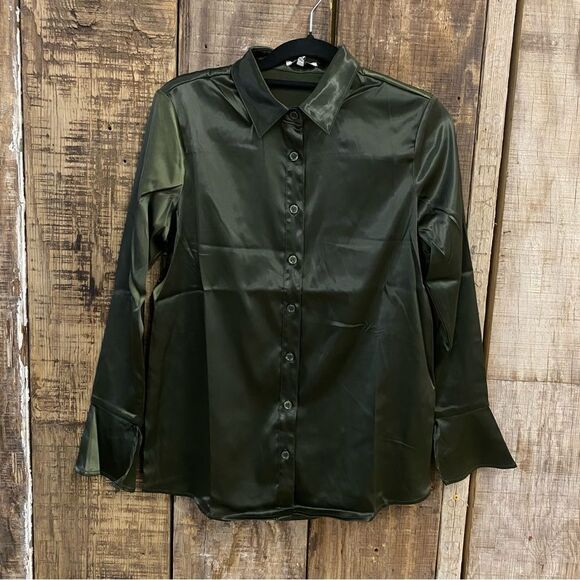 NWT Remi x Revolve Serena button up satin shirt Forrest green blouse M - Picture 8 of 9